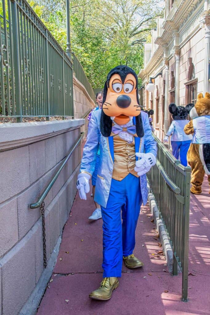 Goofy Disney character at Magic Kingdom Disney World